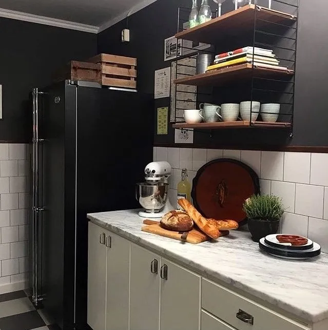 Lodówka czarna - jak ją wykorzystać w kuchennej aranżacji?